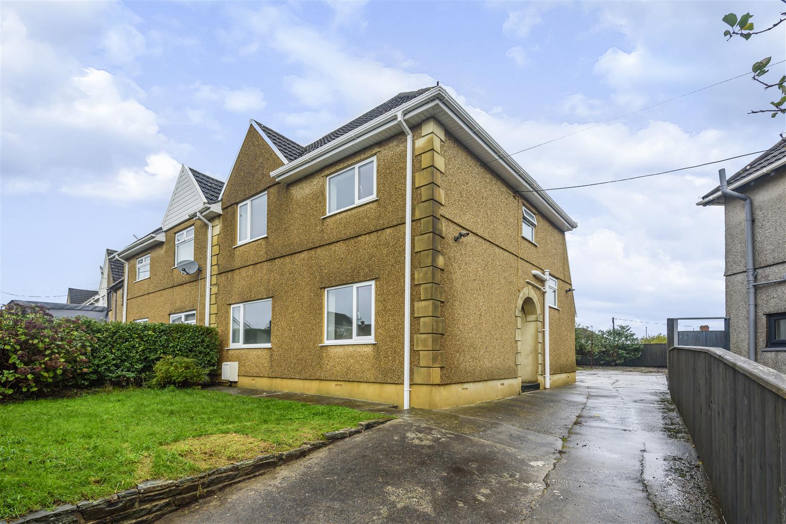 Plas Road, Grovesend, Swansea, £205,000 Dawsons Property